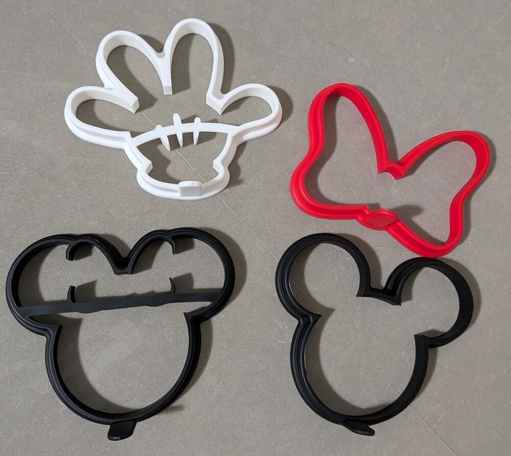 Williams Sonoma Disney Mickey & Friends Silicone Pancake Molds Set of 4 Open Box